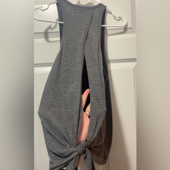 Mossimo split back tank - Picture 2 of 2